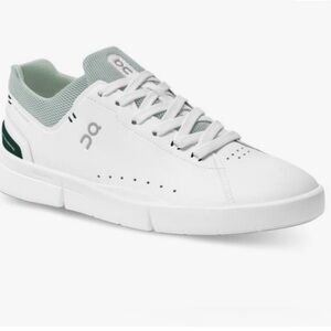 On Running Women’s The Roger Court sneaker